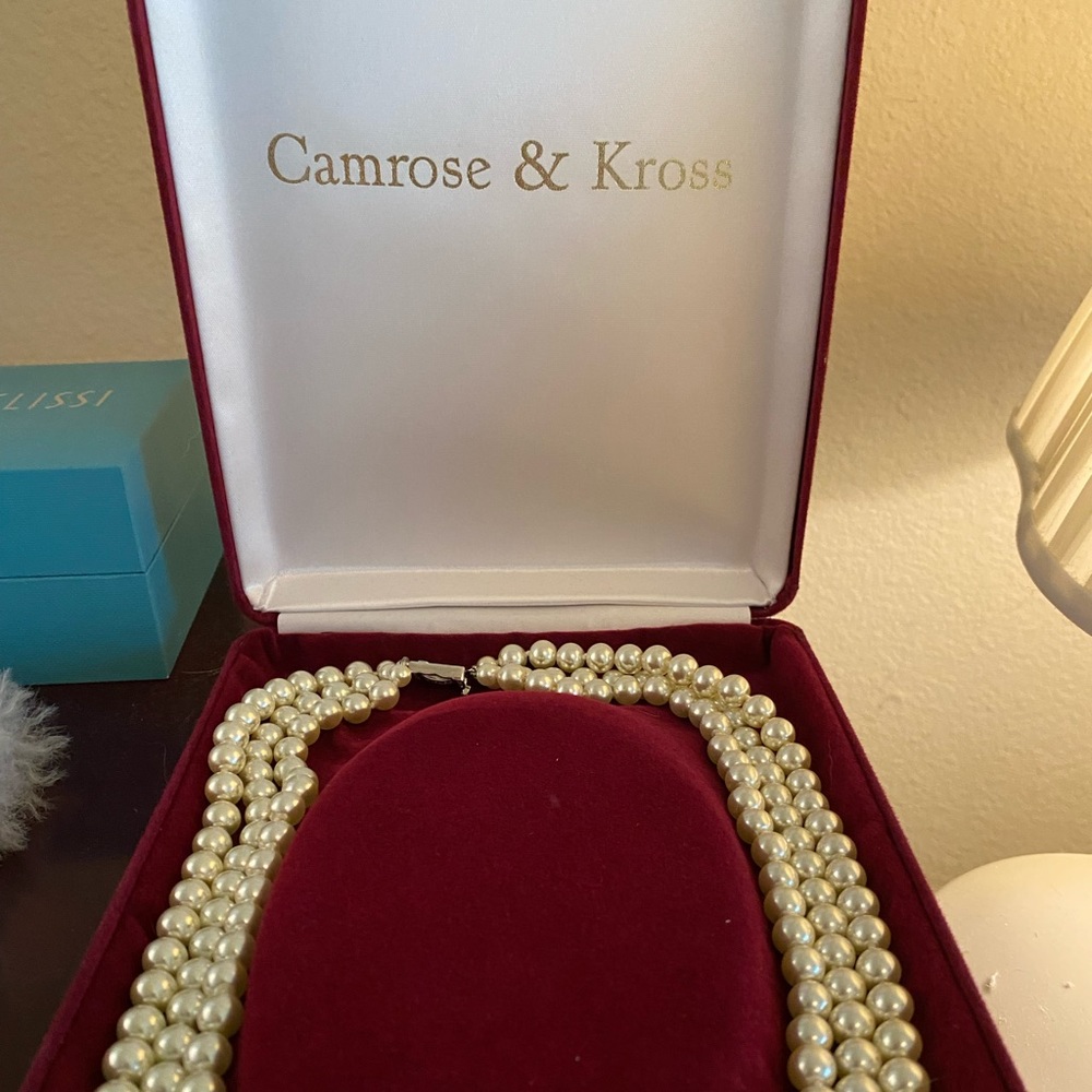 Cameron and Kross Jackie O pearls
